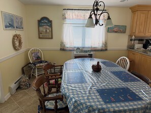 Dining - Beautiful 3-bedroom bay side house with AC in charming Lavallette (Lavallette)