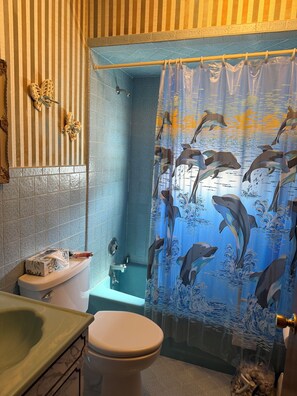 Bathroom - Beautiful 3-bedroom bay side house with AC in charming Lavallette (Lavallette)