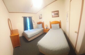 4 bedrooms, WiFi, bed sheets - Lakeside Retreat Cottage 9 at Teal Point Resort w/Scenic Lake Norfork Views & Fireplace (Mountain Home)