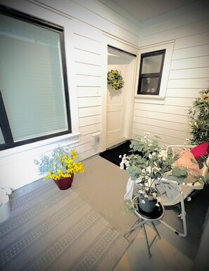 Interior - Modern Private 2BR Suite w/ Separate Entrance – Near White Rock Beach (Surrey)