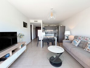 Smart TV - T2 Porticcio sea view beach on foot (Grosseto-Prugna)