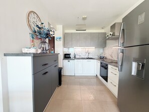 Fridge, microwave, oven, stovetop - T2 Porticcio sea view beach on foot (Grosseto-Prugna)