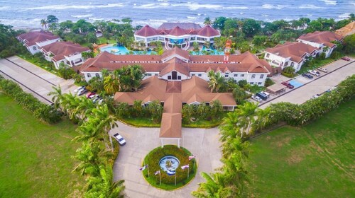 Beautiful Caribbean Beach Bungalow in Palma Real Resort, Honduras