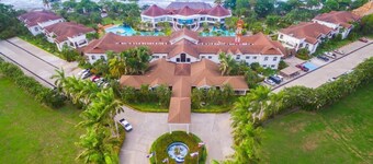 Beautiful Caribbean Beach Bungalow in Palma Real Resort, Honduras