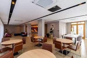 Dining - Studio c/ Varanda e Wi-Fi a 300m do Allianz Parque (São Paulo)