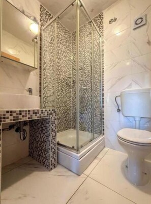 Shower, towels - Capo & Nemo Apartments Vodice - Two Bedroom Apartment (Vodice)