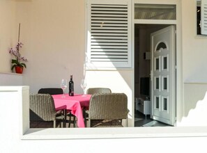 Outdoor dining - Lumina Sea Apartments Cavtat - Classic One Bedroom Apartment with Sea View and Terrace (Cavtat)