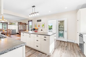 Dining - Maple Shores Farmhouse (Montague)