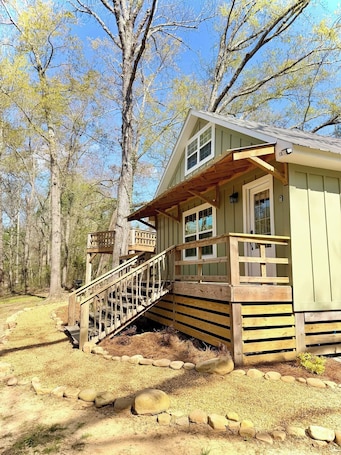 Exterior. Oak Cabin @ Little River Hideout - Two Story Cabin w/Huge Deck Overlooking River
