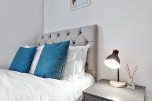 Room - Luxury Ground floor flat in Olympia (London)