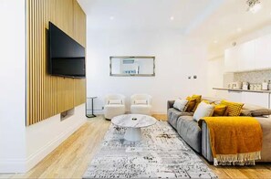 Living area - Luxury Ground floor flat in Olympia (London)