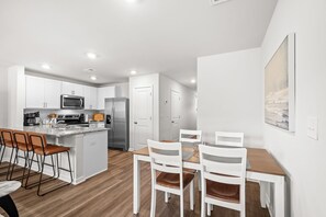 Dining - Birdie Beach House II By Beach Star (Surfside Beach)