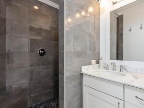Towels - Modern Elegance ~ Excellent Location ~ Steps to the Beach! (Saint Augustine)