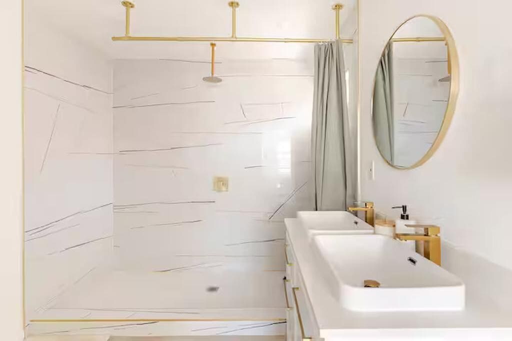 Dusche, Haartrockner, Bidet, Handtücher