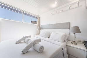 Iron/ironing board, bed sheets - Studio Apartment 'Casa Jose 3' with Sea View and Air Conditioning (Torremolinos)