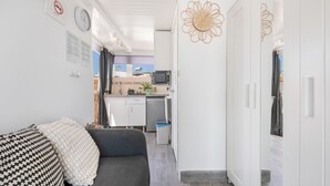 A compact living space with a sofa, a kitchenette, a dining area, and a wardrobe. - Casa Jose 3 Studio with Sea View and Air Conditioning (Torremolinos)