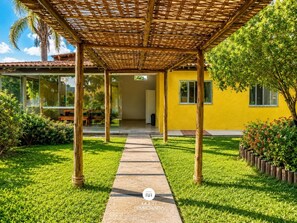 Hus – honeymoon, adgang til basseng, hageutsikt | Terrasse/patio