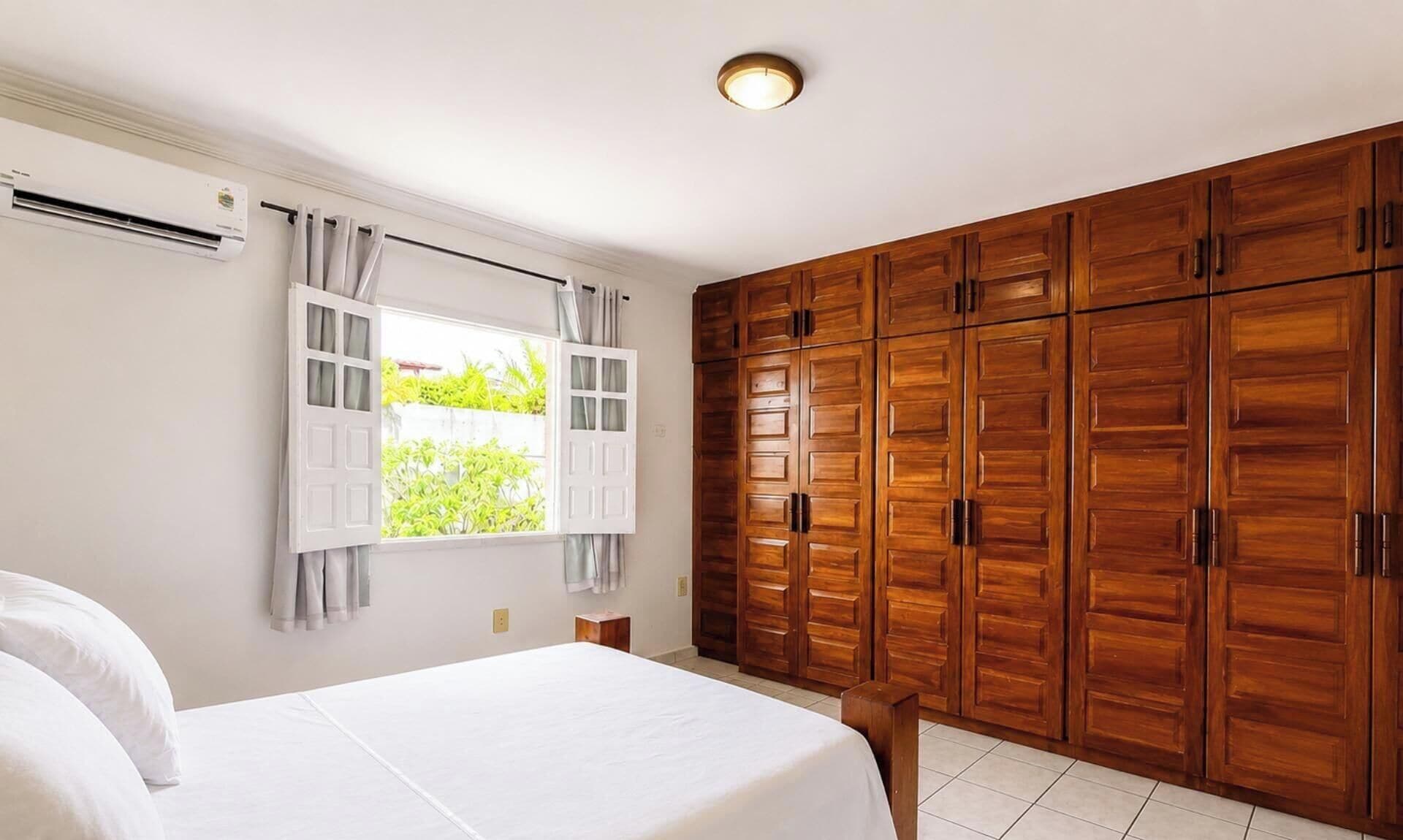 Casa lua de mel, acesso à piscina, vista para o jardim | Escrivaninha, Wi-Fi de cortesia, individualmente decorados
