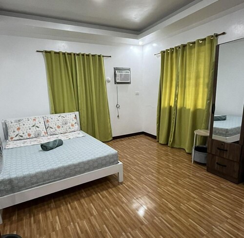 Basic Room, Great Location