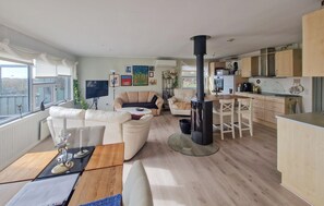 TV, fireplace - Beautiful home in Løkken with sauna (Løkken)