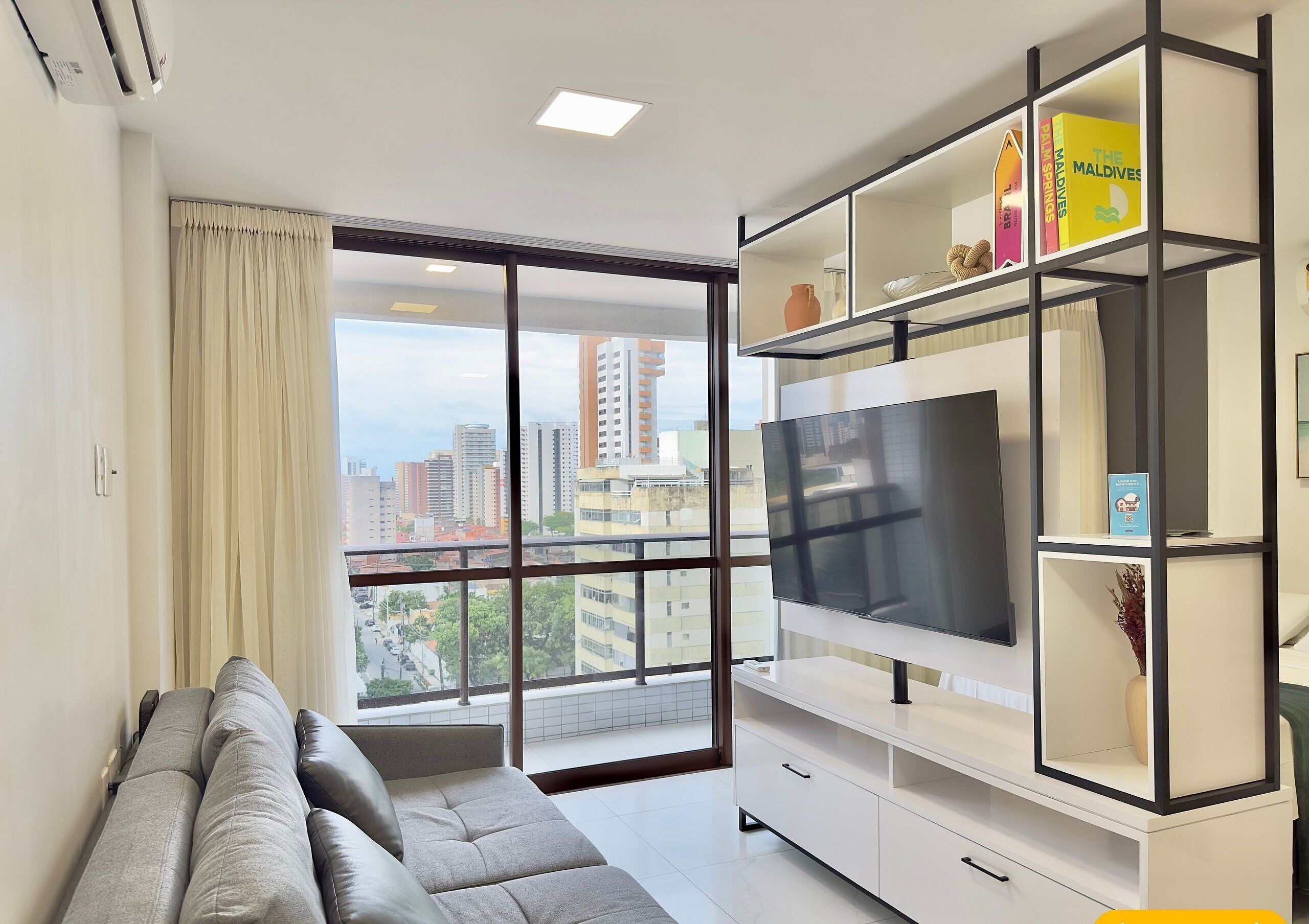 Apartamento básico | Área de estar | TV
