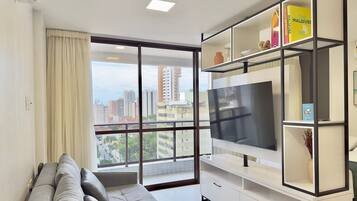 Apartamento básico | Área de estar | TV