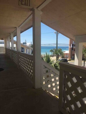 Property grounds - Renovated Condo 2BR *3 min/Walk to Beach (Panama City Beach)