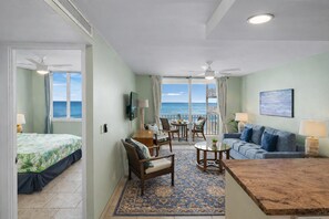 Room - Oceanfront A/C 1BR GEM ~ Whales, Dolphins & Sunsets (Kailua-Kona)