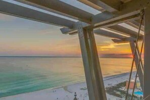 Beach nearby - Origin! Next to pier park. Steps to the Beach! (Panama City Beach)