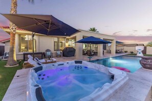 Pool - 3BR Hilltop Oasis with Pool, Hot Tub & Mountain Views (Fountain Hills)