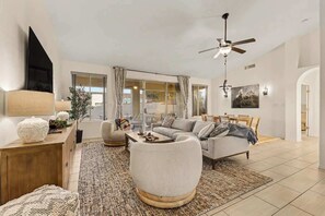 TV - 3BR Hilltop Oasis with Pool, Hot Tub & Mountain Views (Fountain Hills)