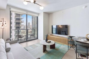 TV - Worldcenter 1BR Condo with  Pool, Gym, 29th Floor (Miami)