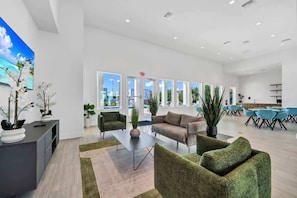 Interior - 5BR Family Pool Home, Close to Disney & Universal (Davenport)