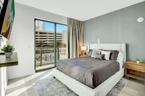 Iron/ironing board, WiFi, bed sheets - Your Intimate Brickell Studio with Private Balcony (Miami)