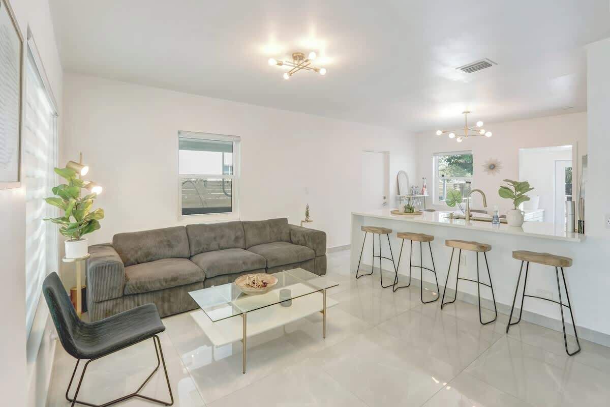 Cozy 2br W/ Bbq, Patio & Mini Basketball Court - Miramar, FL