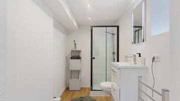 Shower, towels