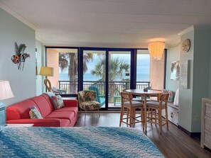 Room - Dancing Waves - A Beachfront Retreat (Myrtle Beach)
