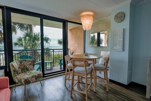 Dining - Dancing Waves - A Beachfront Retreat (Myrtle Beach)