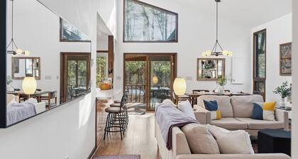 Escape the City by Avantstay Screened Sunroom + Stone Fireplace + Cathedral Ceilings Lake Naomi Club + Pocono Pines