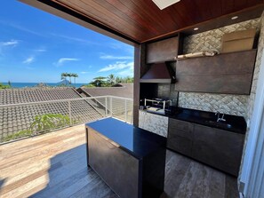 Property grounds - Juqueí house with ocean view in a gated community with beach service. (São Sebastião)