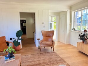 Interior - Bright Venice Beach Spanish Bungalow with Walled in Yard (Los Angeles)