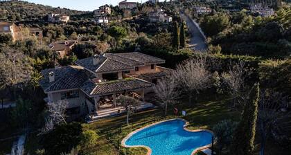 Montesión 71 Villa with swimming pool, Puy du Fou