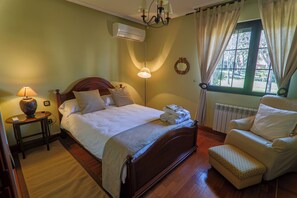 6 bedrooms, iron/ironing board, free WiFi, bed sheets