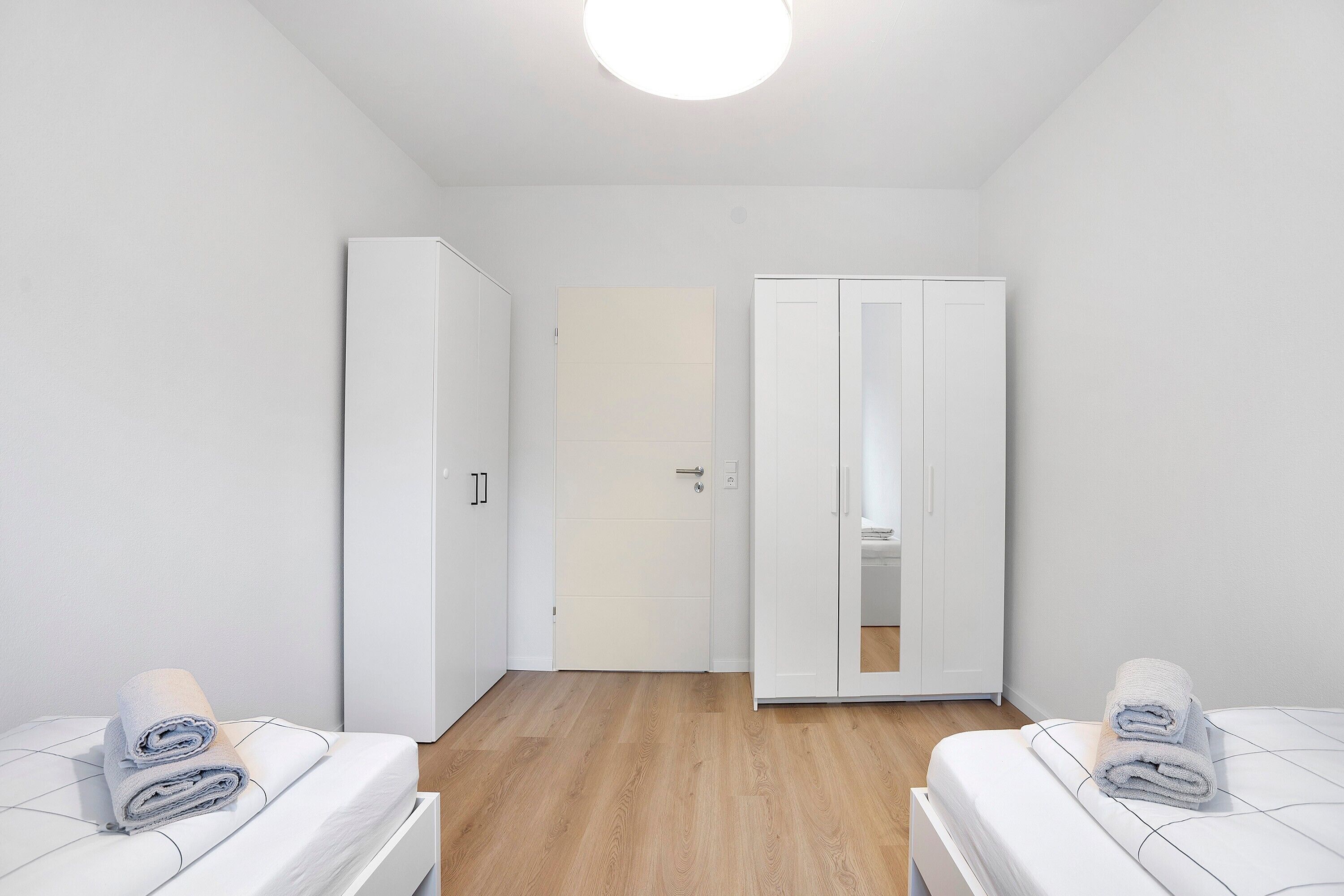 2 habitaciones, tabla de planchar con plancha, wifi y ropa de cama 