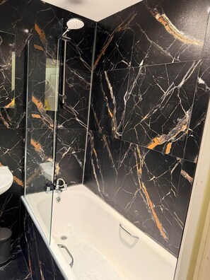Hair dryer, towels - The Meridian Langley (Slough)