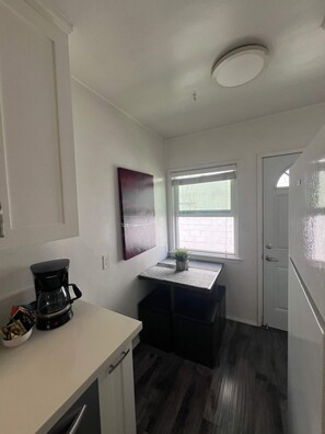 Interior - Large Central Apartment Place parking included (Los Angeles)