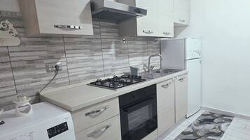 Macchina per tè/caffè, forno, piano cottura, pentole/stoviglie/utensili