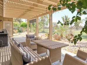 Outdoor dining - Pools Golf and Tennis home (Indio)
