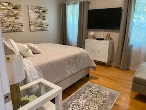 Iron/ironing board, travel cot, WiFi, bed sheets - Serenity Oasis Comfort in the City (Los Angeles)