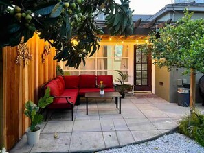 Terrace/patio - Serenity Oasis Comfort in the City (Los Angeles)